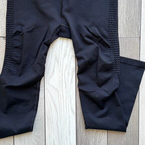 Alphalete Halo Black Leggings - Picture 3 of 6